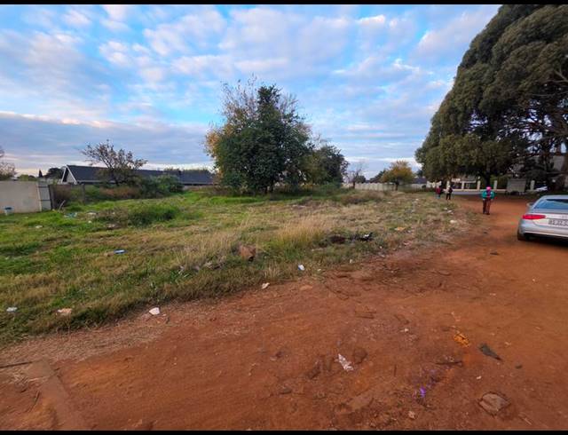 LAND FOR SALE IN RHODESFIELD
